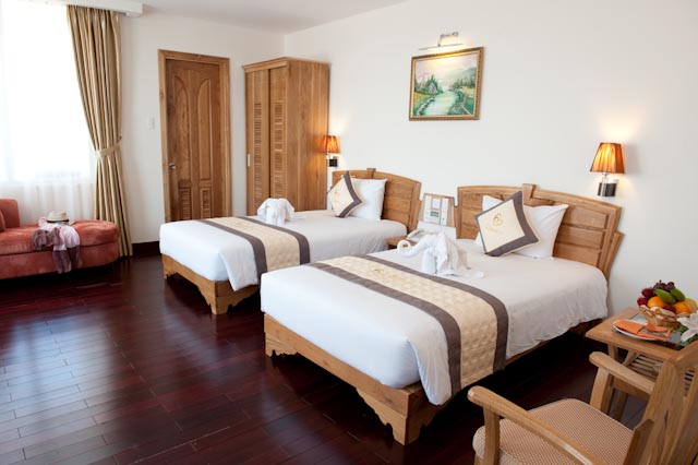 ROMANCE HOTEL